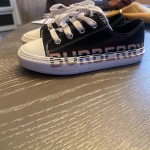Gently used unisex Burberry tennis shoes